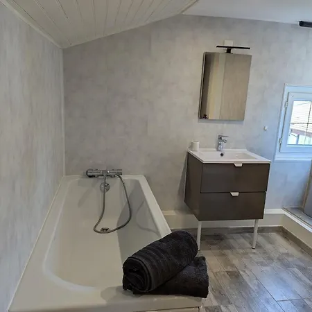 펜션 Grande Maison Tranquille Avec Jardin, A Proximite D'epinal - Fr-1-589-660 *
